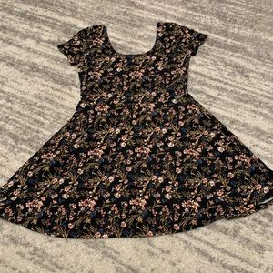Black floral print skater dress - Forever 21 size M